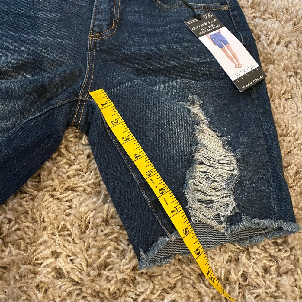 Sofia Vergara mid rise Bermuda distressed jean shorts size 2 - Picture 10 of 14